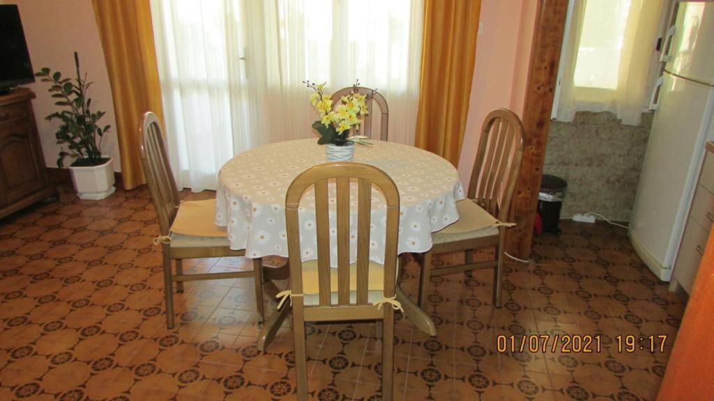 Apartment Tomy โตรกีร์ ภายนอก รูปภาพ