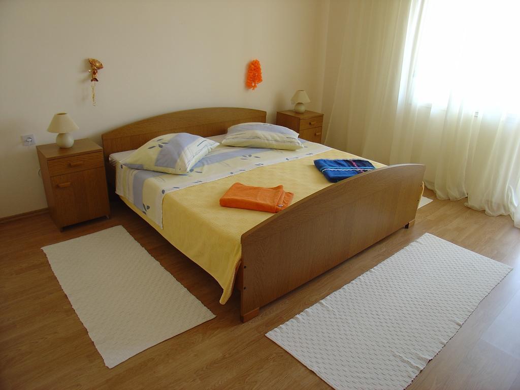 Apartment Tomy โตรกีร์ ภายนอก รูปภาพ