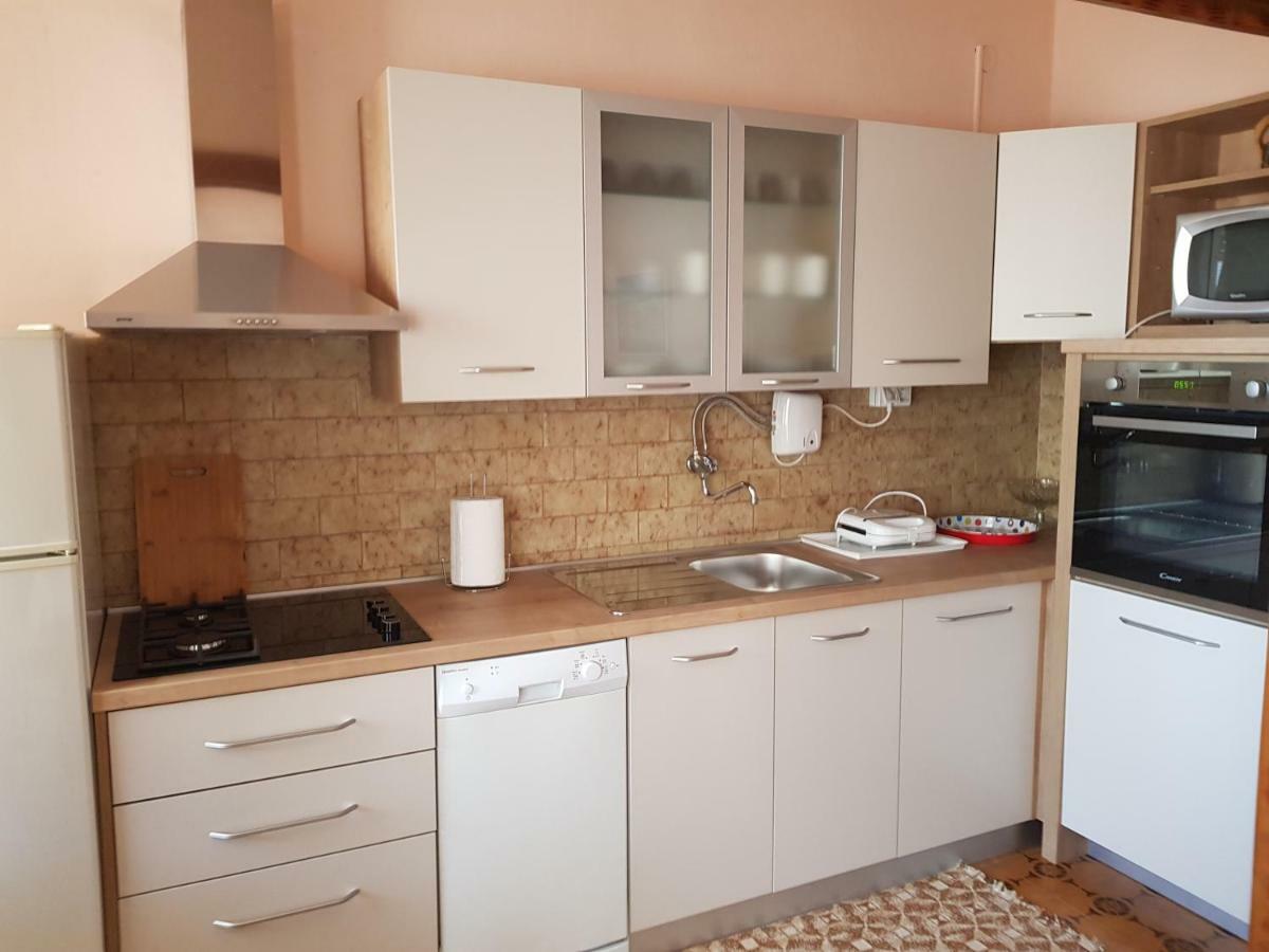 Apartment Tomy โตรกีร์ ภายนอก รูปภาพ